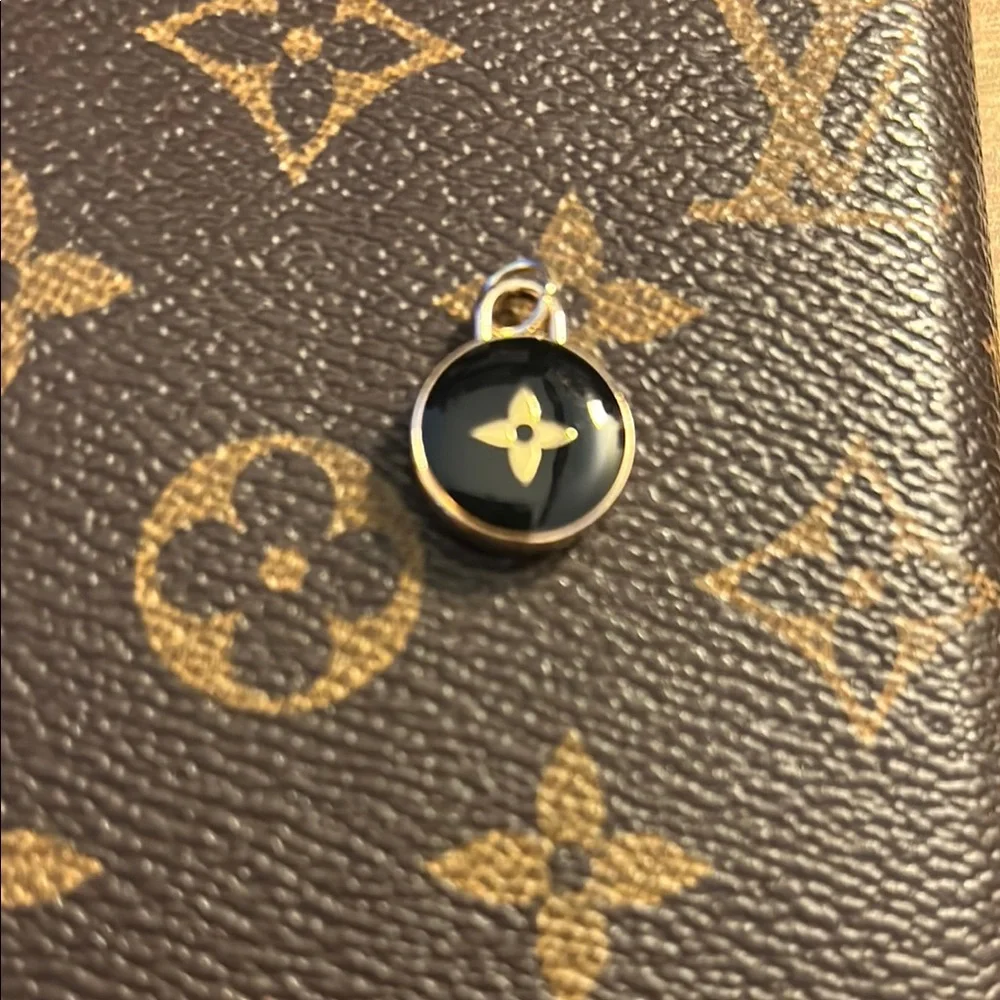Louis Vuitton star fish pendant - Picture 6 of 7
